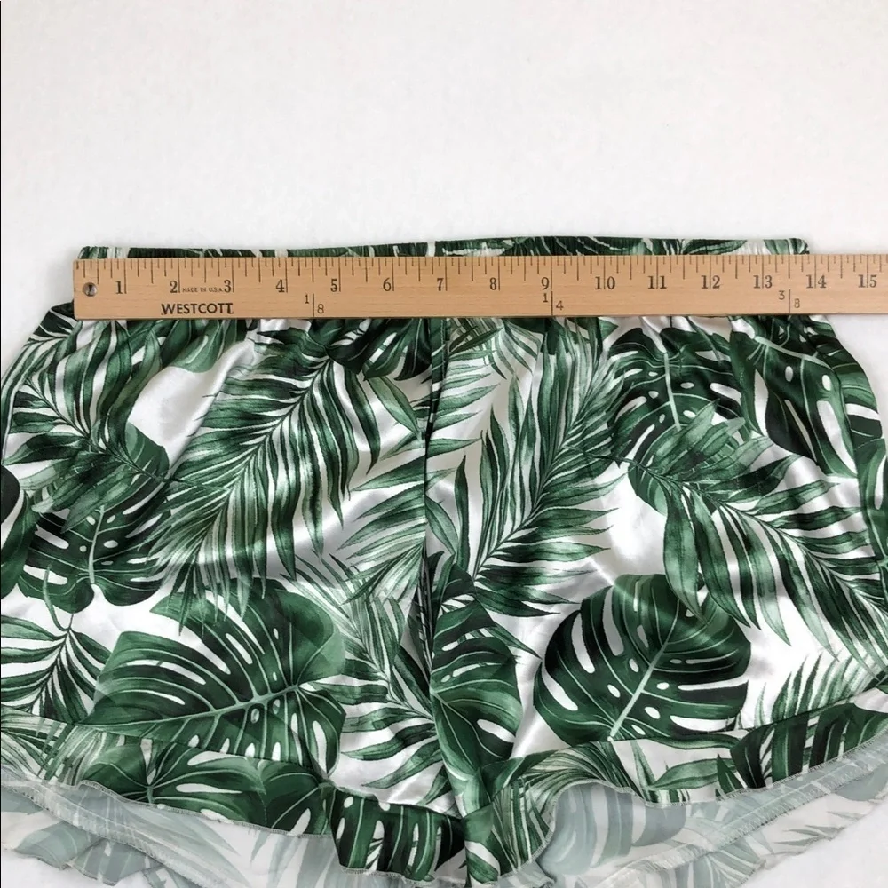 Silky Tropical Leaf Pajama Button Shirt and Shorts Set Sz M (DJ3)